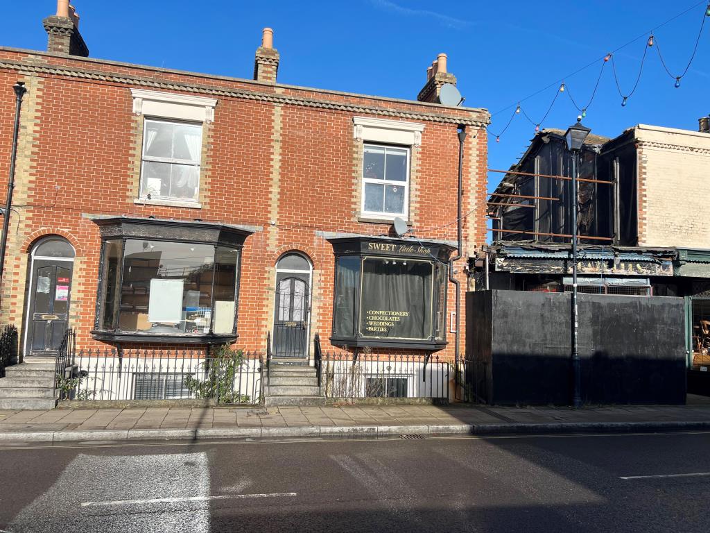 Lot: 53 - LOWER GROUND FLOOR FLAT - View of front of building